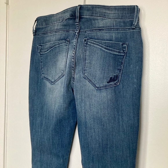 Express (NWOT) Mid Rise Legging Jeans  /Size 8 - Picture 4 of 9